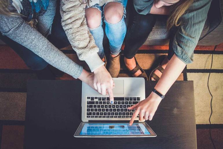 Adolescenti stra-tecnologici ma fragili sul fronte emotivo Adolescenti stra-tecnologici ma fragili sul fronte emotivo