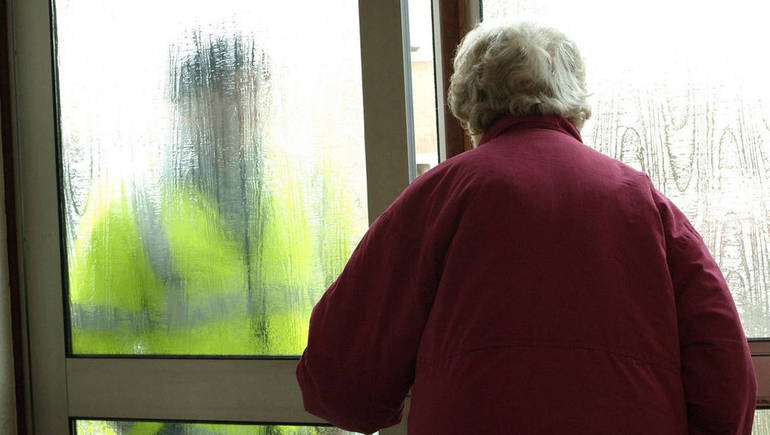 Anziani e paure: bussare alle porte non funziona più