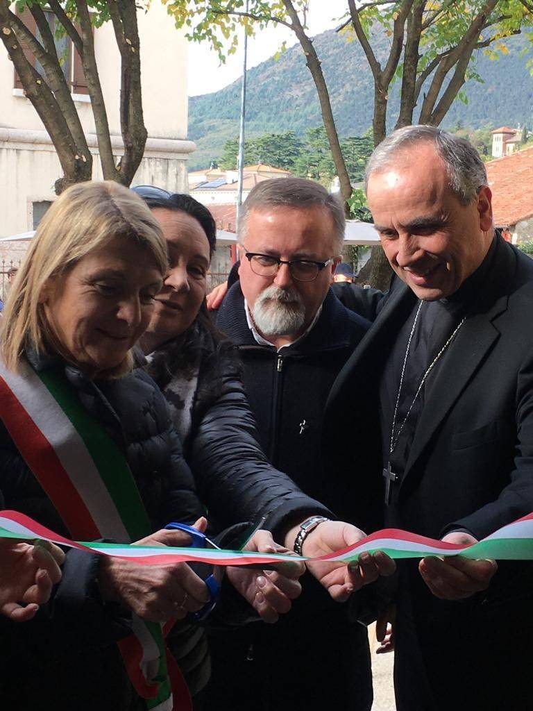 Aperto a Caprino il dodicesimo emporio Caritas Aperto a Caprino il dodicesimo emporio Caritas