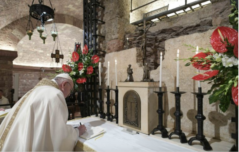 Da Assisi il monito del Papa: «La fraternità salverà il mondo»
