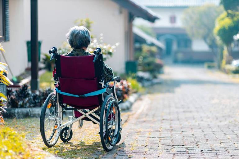 Demenza senile malattia del secolo che si cura con... tanta attenzione