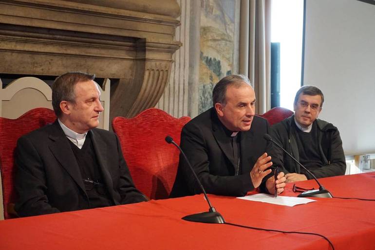 «La Chiesa nasce per comunicare»: il primo incontro del vescovo Domenico con i giornalisti veronesi