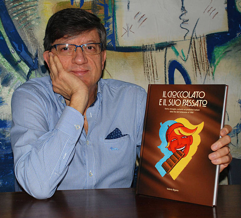 La storia del cioccolato si scarta dentro un libro La storia del cioccolato si scarta dentro un libro