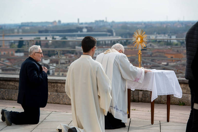 Mons. Zenti, tempo di bilanci: «La mia Verona grande e fragile» Mons. Zenti, tempo di bilanci: «La mia Verona grande e fragile»