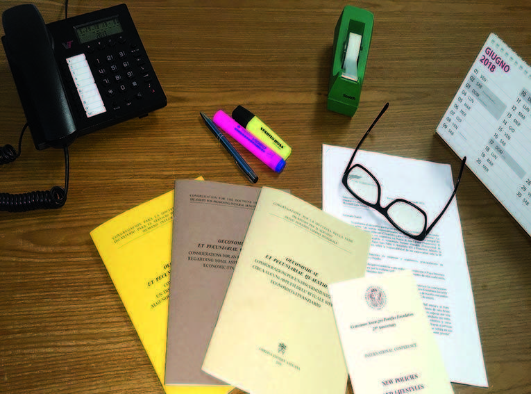 Primo Piano. Una bussola etica per l'economia Primo Piano. Una bussola etica per l'economia
