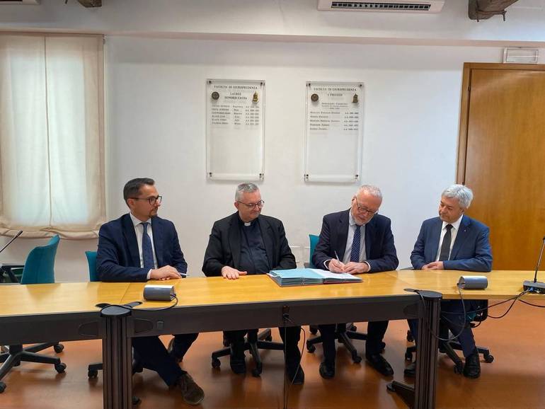 Un nuovo patto per il Terzo Settore: firmato l'accordo Università-Adoa Un nuovo patto per il Terzo Settore: firmato l'accordo Università-Adoa