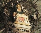 L'effige della Beata Vergine venerata nel santuario della Madonna della Corona a Spiazzi di Ferrara di Monte Baldo (VR)