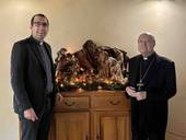 Il card. Ravasi “legge” il presepe: «La Natività racconta l’attualità»