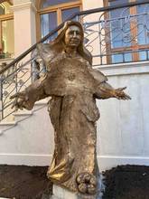 Inaugurata la statua bronzea dedicata alla prossima santa