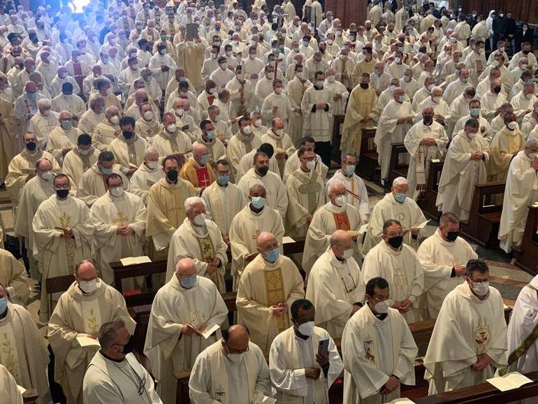 La Messa crismale del Giovedì Santo avvicina alla Pasqua La Messa crismale del Giovedì Santo avvicina alla Pasqua