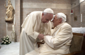 Papa Francesco: “Una preghiera per il Papa emerito Benedetto, è molto malato”