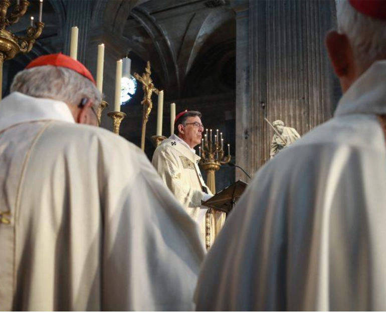 “Siamo stati colpiti ma non abbattuti. La cattedrale rivivrà” “Siamo stati colpiti ma non abbattuti. La cattedrale rivivrà”