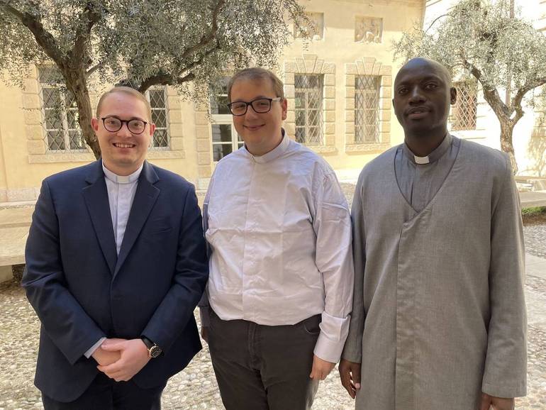 Tre nuovi diaconi verranno ordinati in Cattedrale domenica 24 aprile alle 16 dal vescovo Zenti Tre nuovi diaconi verranno ordinati in Cattedrale domenica 24 aprile alle 16 dal vescovo Zenti