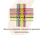 Logo del Sinodo diocesano che riporta una trama di fili colorati che formano una croce e la scritta "Ricucire comunità, ritessere la speranza. Cammini sinodali"