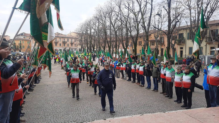 Domenica 17 dicembre a San Zeno la Messa per gli alpini veronesi Domenica 17 dicembre a San Zeno la Messa per gli alpini veronesi