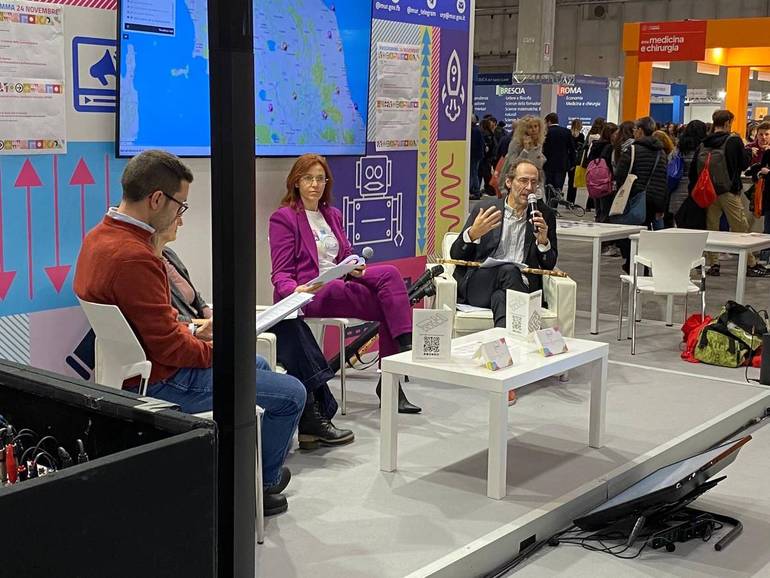 L'Accademia di Belle Arti sigilla la sua denominazione “statale” alla fiera dedicata ai giovani L'Accademia di Belle Arti sigilla la sua denominazione “statale” alla fiera dedicata ai giovani