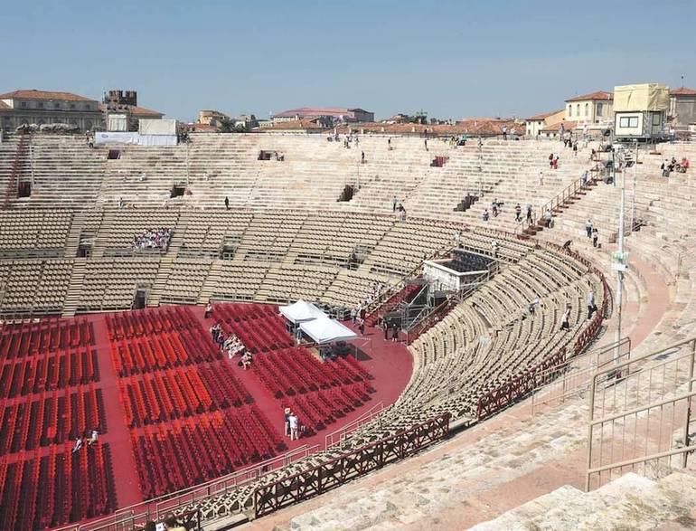 Vista panoramica interna dell'anfiteatro romano Arena di Verona