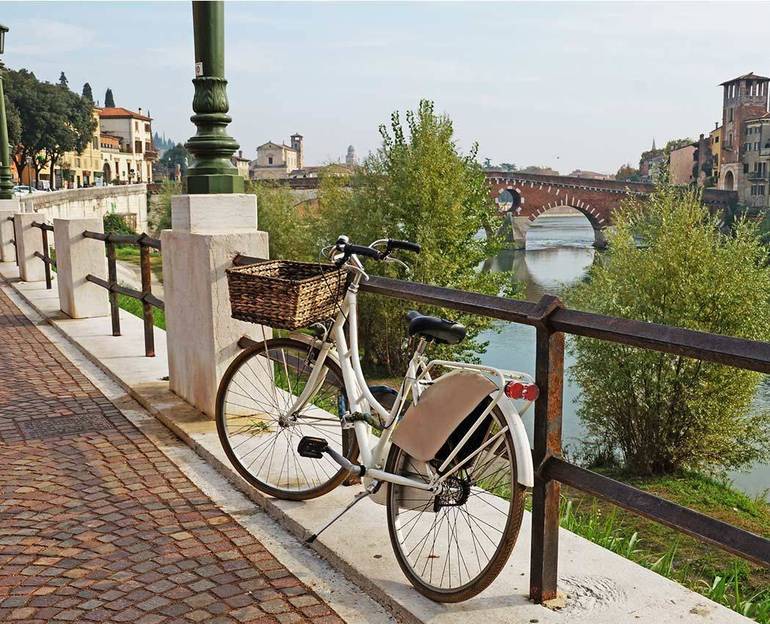 foto di bicicletta con sondo di Verona