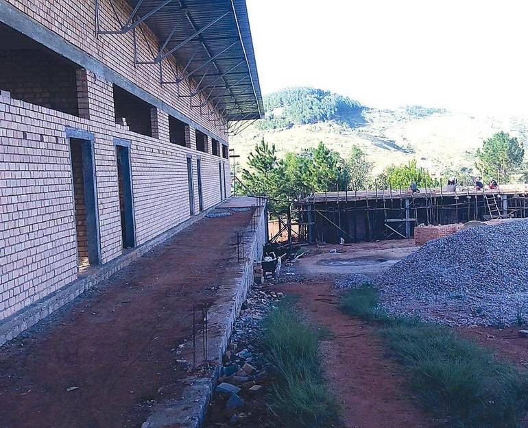 I lavori in Madagascar per la costruzione della scuola-convitto per ragazzi con gravi difficoltà I lavori in Madagascar per la costruzione della scuola-convitto per ragazzi con gravi difficoltà