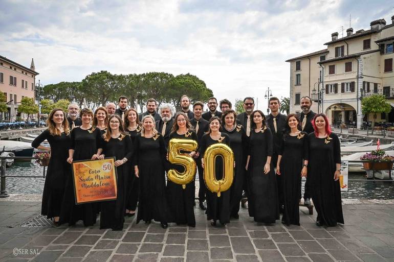 Cinquant’anni di note e voci per il “coro Santa Maria Maddalena”