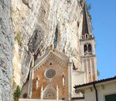 Madonna della Corona. Nuovi orari per il santuario