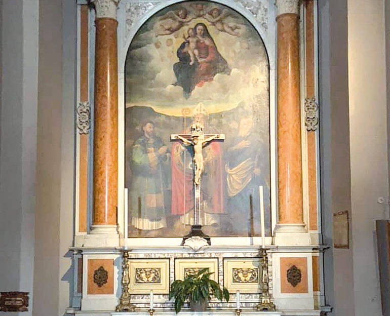  Il Santo Crocifisso collocato sull’altare  dei compatroni nel duomo di Desenzano