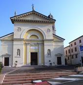 A San Briccio il paese s'intreccia con la sua chiesa