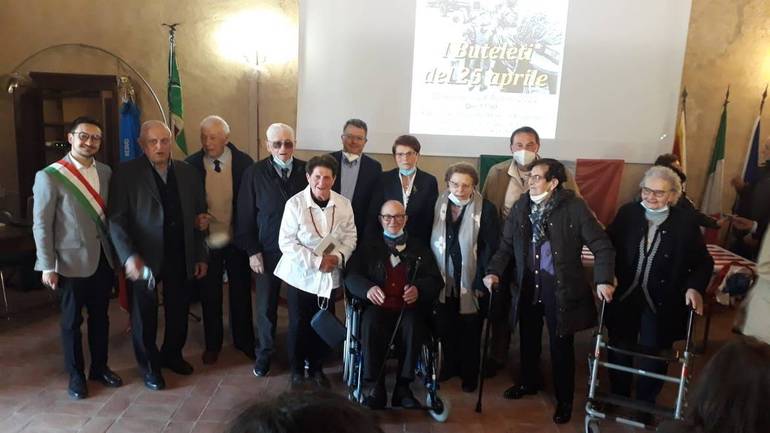 Ecco i «buteleti» che il 25 aprile 1945 accolsero gli americani in paese Ecco i «buteleti» che il 25 aprile 1945 accolsero gli americani in paese