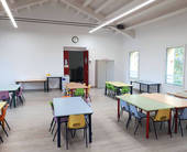 Un'aula nuova nella scuola materna rimessa a nuovo