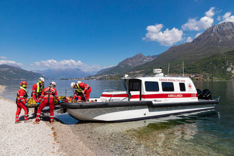 Una nuova idroambulanza per dare soccorso a tutta la riviera veronese Una nuova idroambulanza per dare soccorso a tutta la riviera veronese