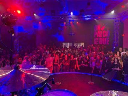 Sul palco coi cantanti non sale lo share Sul palco coi cantanti non sale lo share