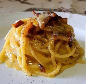 Una carbonara fatta come tradizione comanda ci fa capire che le diversità hanno un buon sapore Una carbonara fatta come tradizione comanda ci fa capire che le diversità hanno un buon sapore