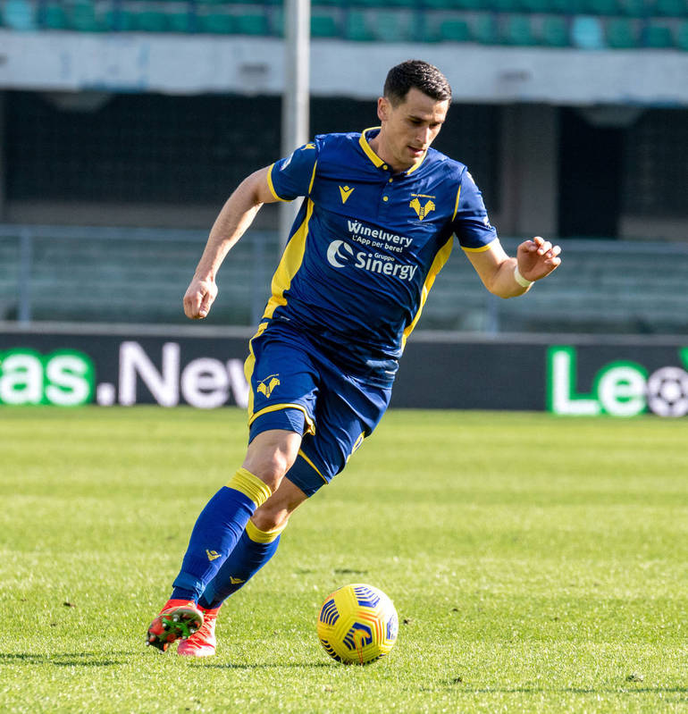 Brutto ko per l'Hellas di Coppa: 1-4 Bari Brutto ko per l'Hellas di Coppa: 1-4 Bari
