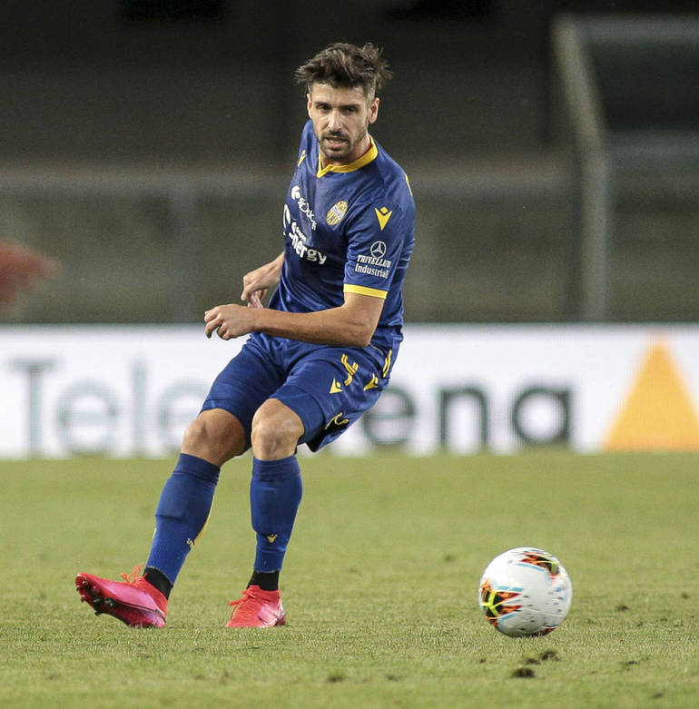 L'Hellas domina un tempo, va sotto, poi rimedia: 2-2 L'Hellas domina un tempo, va sotto, poi rimedia: 2-2